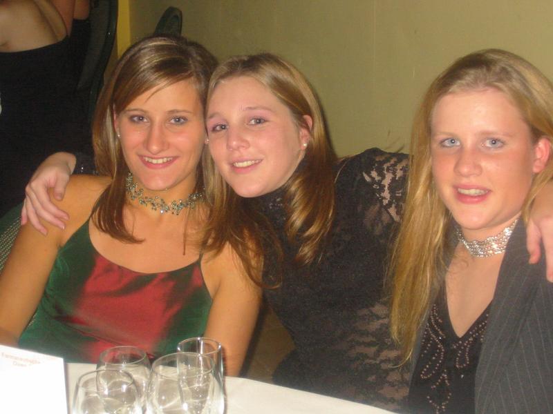 20041127 Gala edp Elke Deborah Rebecca