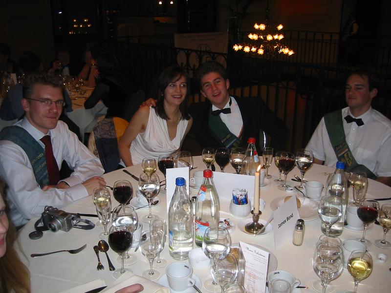 20041127 Gala edp Tafel James Bond